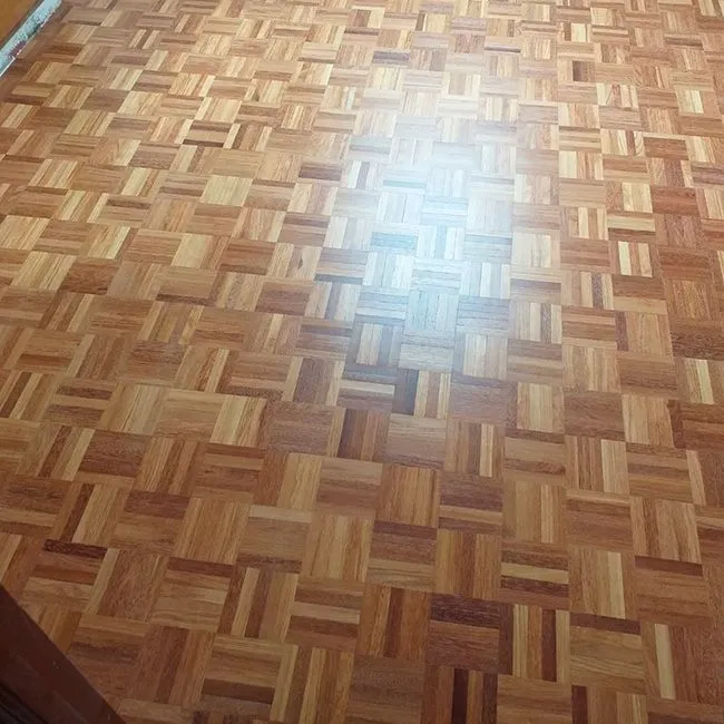 Acabado de suelo de madera